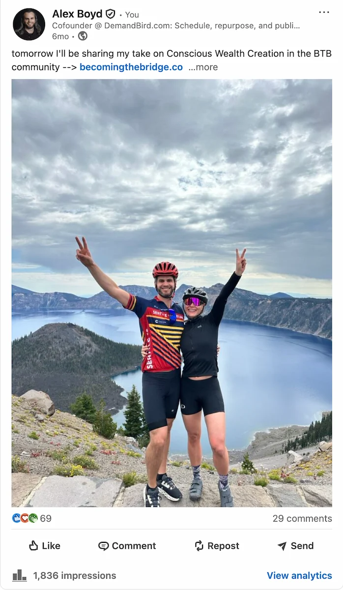 Example of a LinkedIn post promoting an upcoming LinkedIn Live event with a clear call to action and countdown